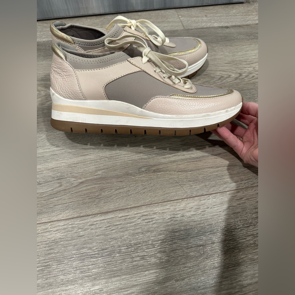 Naturalizer Remy Stretch Sneaker - Picture 3 of 12